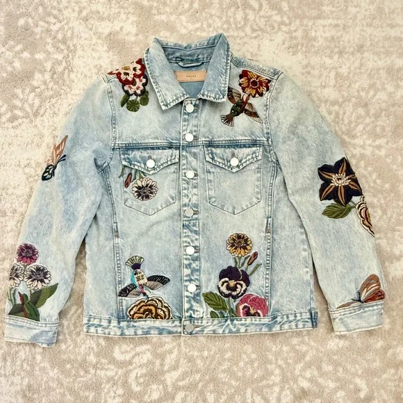 Blank NYC Embroidered hummingbird and floral embellished Denim Jacket M - Picture 2 of 10